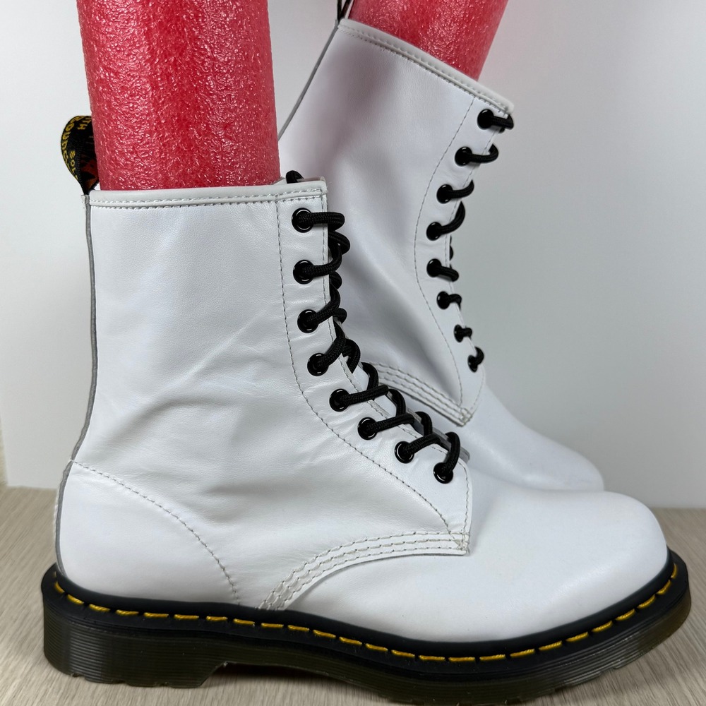 Dr. Martens 1460 White Smooth Leather 8 Eye Lace Up Boots Women Size 10 11822100